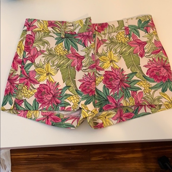 H&M NWT floral shorts - Picture 1 of 2